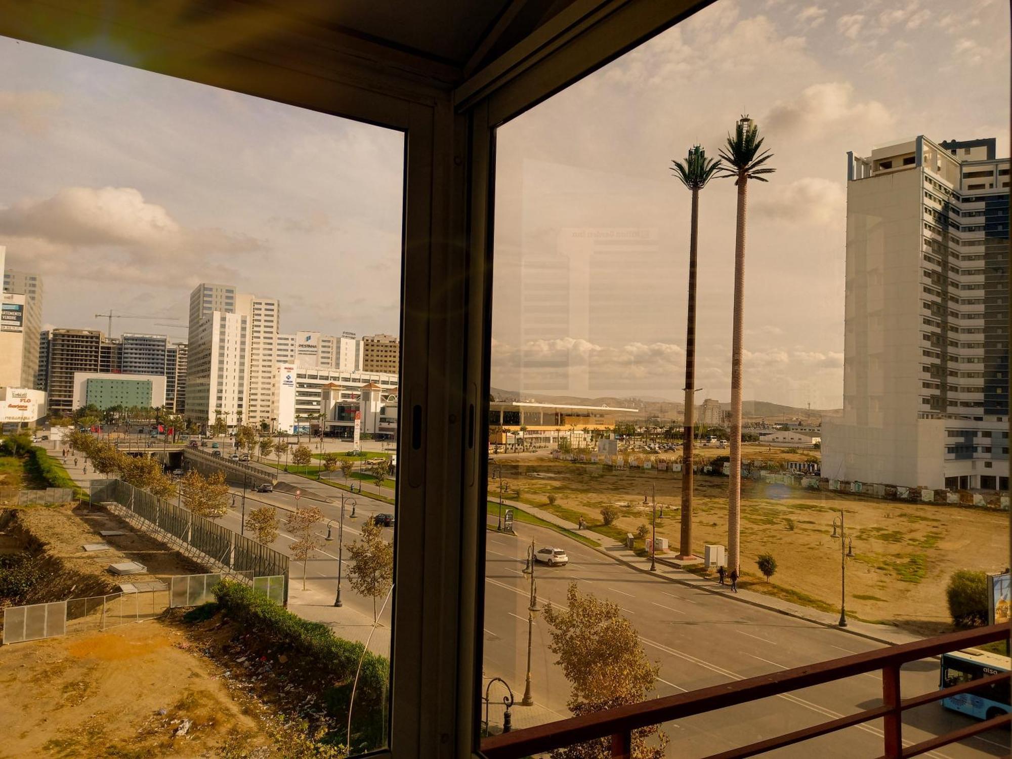 Moderne Appartement Au Plein Centre-Ville En Face Hilton & La Gare De Train Tgv Avec Climatisation タンジェ エクステリア 写真